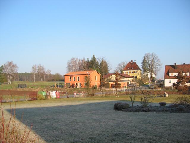 Krippe und Kindergarten "Storchennet" unterhalb des alten Rehdorfer Schulhauses. | Foto: Heimatverein Oberasbach e.V.
