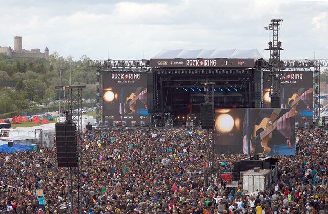 «Rock am Ring» wird es in diesem Jahr nicht geben. So sah es 2019 am Nürburgring aus.  | Foto: Thomas Frey/dpa