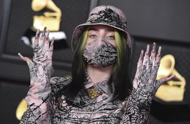 Billie Eilish trägt - wie gewohnt - ein Outfit von Gucci.  | Foto: Jordan Strauss/Invision/AP/dpa