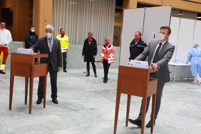 Die Stadt Nürnberg richtet im Kampf gegen die Corona-Pandemie mit Unterstützung der Hilfsorganisationen zwei weitere Schnelltestzentren in der Innenstadt ein. Ein Testzentrum wird im „Haus der Wirtschaft“ der Industrie- und Handelskammer (IHK) Nürnberg für Mittelfranken, Waaggasse, in Betrieb genommen. Eine weitere Teststation steht im Baumeisterhaus, Bauhof 9, für die Bevölkerung zur Verfügung. | Foto: Udo Dreier