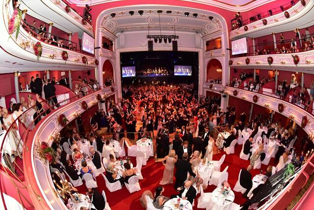 Mit glanzvollen Events wie – hier im Bild – dem Nürnberger Opernball haben sich die Röschke-Brüder und ihr Team einen exzellenten Namen gemacht.