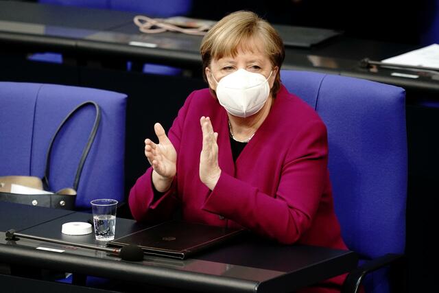 Kanzlerin Angela Merkel möchte im Bundestag die Corona-Notbremse beschließen.