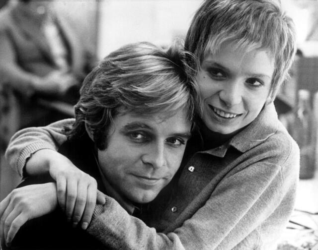 Thomas Fritsch und Ingrid Steeger 1975 in Berlin bei den Dreharbeiten zu dem Fernsehspiel «Manchmal Märchen».  | Foto: picture alliance / dpa