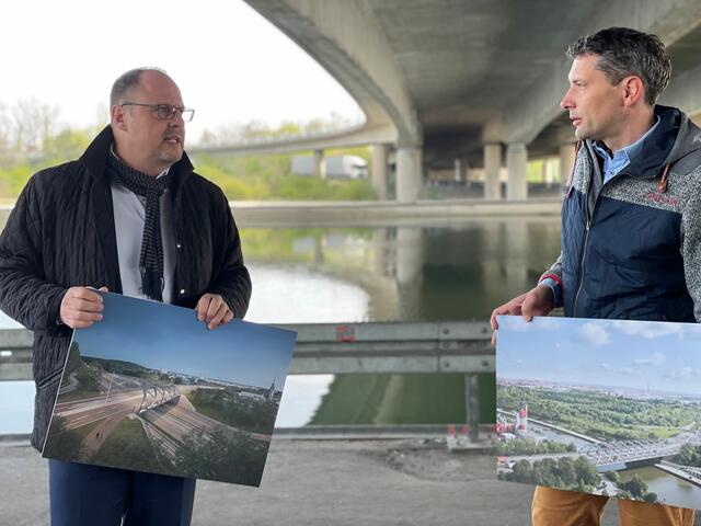 Bürgermeister und Erster Sör-Werkleiter Christian Vogel (l.) im Gespräch mit Projektleiter Bernhard Homering vom Sör-Brückenbau. | Foto: André Winkel / Stadt Nürnberg