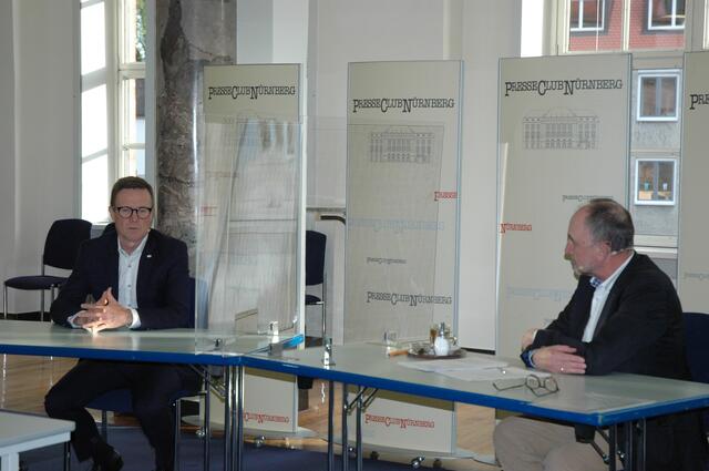 Schekira im Gespräch mit Presseclub-
Vorsitzendem Dr. Siegfried Zelnhefer.