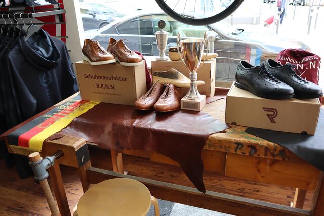 Handgefertigte Schuhe aus der Schuhmanufaktur R.E.N.N. - nachhaltig und elegant. | Foto: Arthur Kreklau