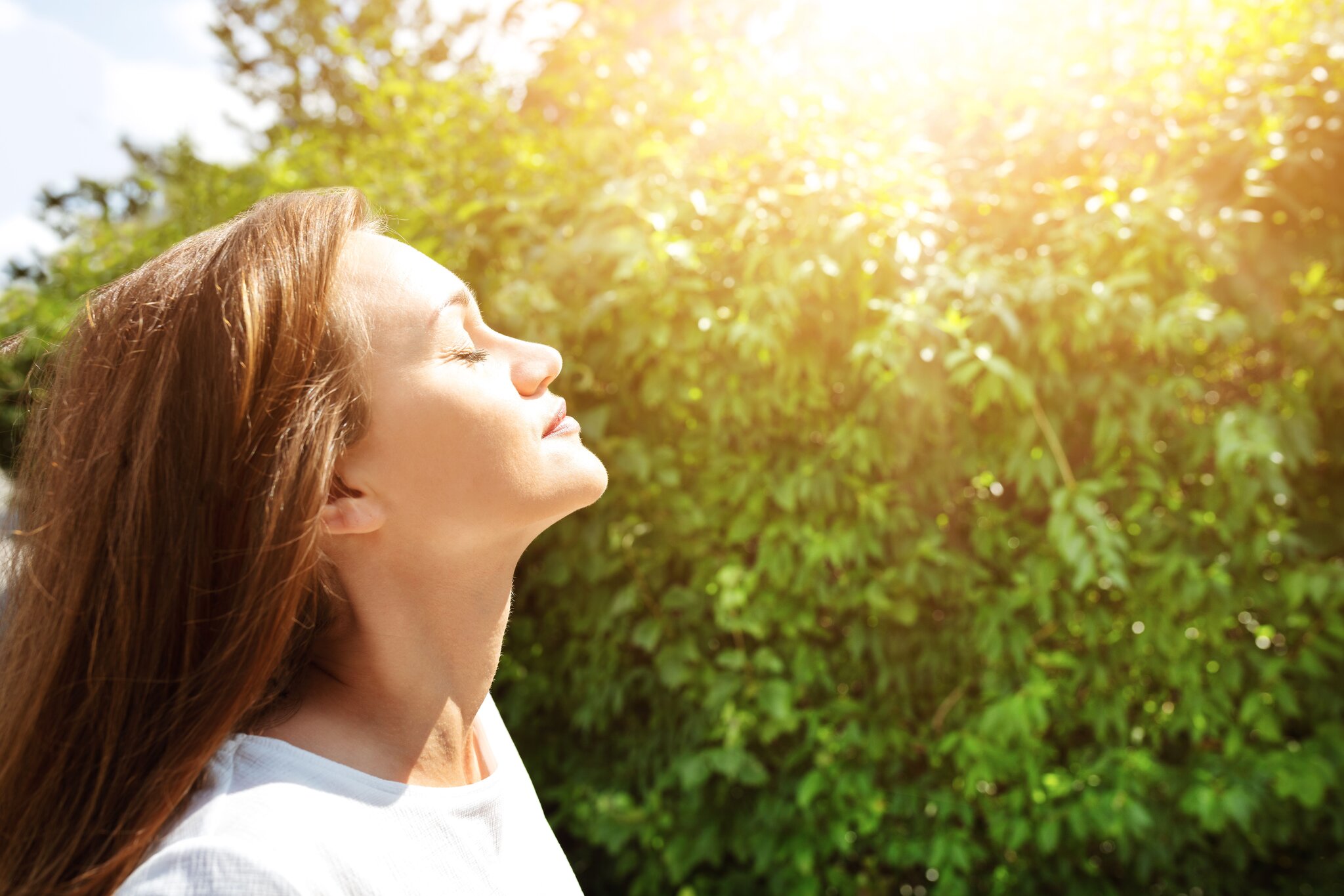 Картинка подышать свежим воздухом. Дыши девушка. Глоток свежего воздуха картинки. Дыхание картинки. Она свежего воздуха вода.