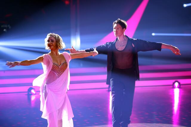 Nina Bezzubova und Evgeny Vinokurov. | Foto: TVNOW / Frank W. Hempel