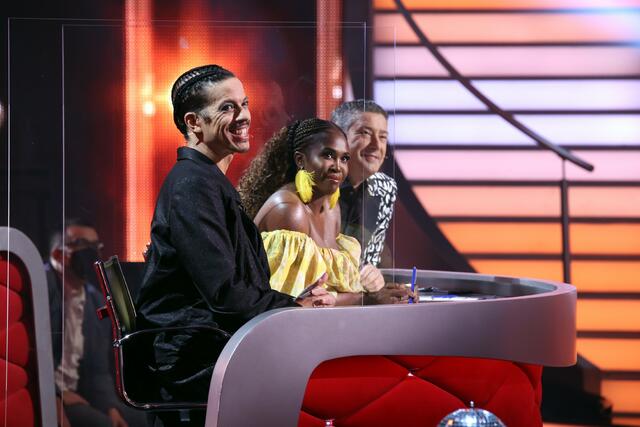 Jorge González (l.), Motsi Mabuse und Joachim Llambi. | Foto: TVNOW / Frank W. Hempel