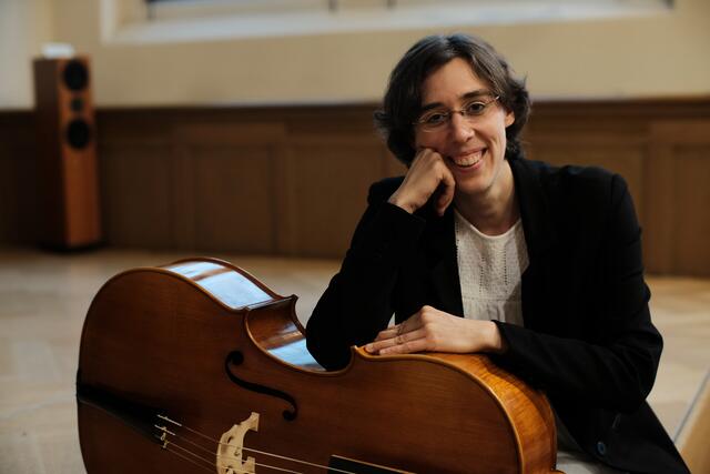 Bezaubert das Publikum in der Fürther Christkönigkirche mit mystischen Klängen: Die Cellistin Hanna Hesse. | Foto: Foto: Tim Neiertz