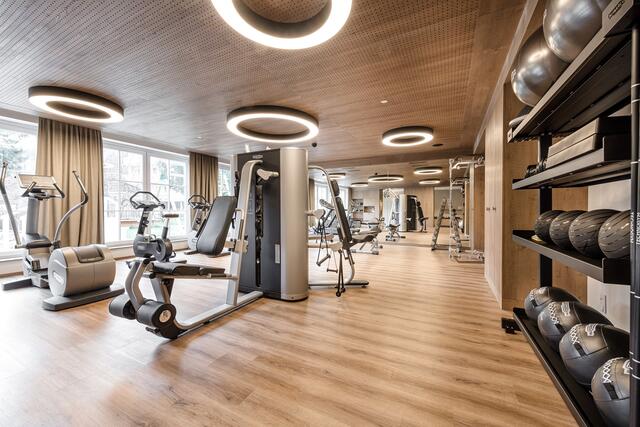 Die top-moderne Fitnesswelt in stylisch-warmem Ambiente. | Foto: Verwöhnhotel Bismarck