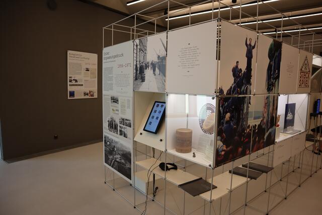 Wanderausstellung "Verdrängung, Enteignung, Neuanfang: Familienunternehmen in Ostdeutschland von 1945 bis heute" im Ludwig Erhard Zentrum. | Foto: Arthur Kreklau