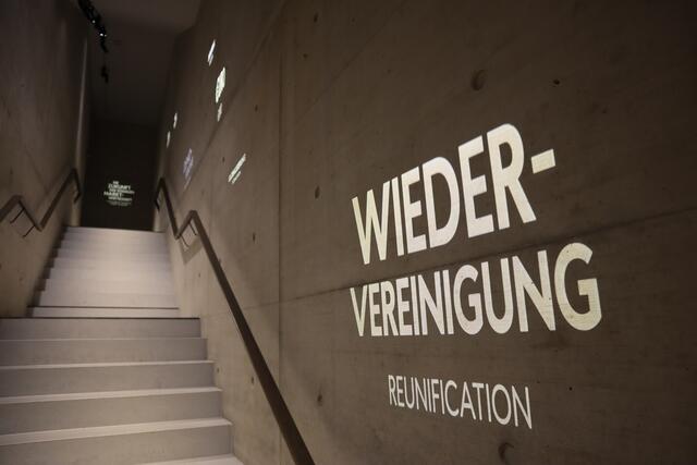 Wanderausstellung "Verdrängung, Enteignung, Neuanfang: Familienunternehmen in Ostdeutschland von 1945 bis heute" im Ludwig Erhard Zentrum. | Foto: Arthur Kreklau