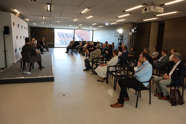 Podiumsdiskussion zur Wanderausstellung "Verdrängung, Enteignung, Neuanfang: Familienunternehmen in Ostdeutschland von 1945 bis heute" im Ludwig Erhard Zentrum. | Foto: Arthur Kreklau