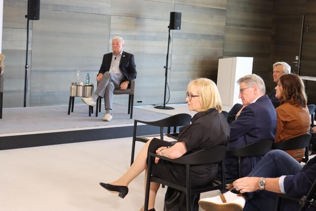 Podiumsdiskussion zur Wanderausstellung "Verdrängung, Enteignung, Neuanfang: Familienunternehmen in Ostdeutschland von 1945 bis heute" im Ludwig Erhard Zentrum. | Foto: Arthur Kreklau