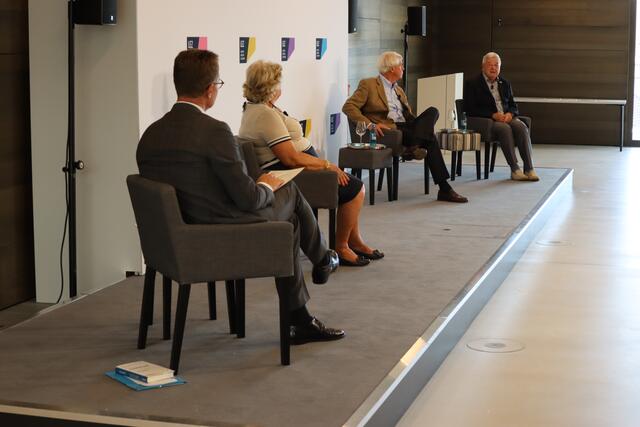 Podiumsdiskussion zur Wanderausstellung "Verdrängung, Enteignung, Neuanfang: Familienunternehmen in Ostdeutschland von 1945 bis heute" im Ludwig Erhard Zentrum. | Foto: Arthur Kreklau
