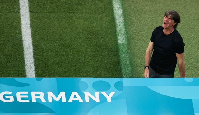 Bundestrainer Joachim Löw reagiert nach der Niederlage.  | Foto: Christian Charisius/dpa