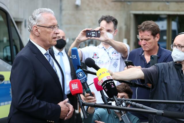 Schließt einen islamistischen Anschlag nicht aus: Joachim Hermann, Innenminister von Bayern.