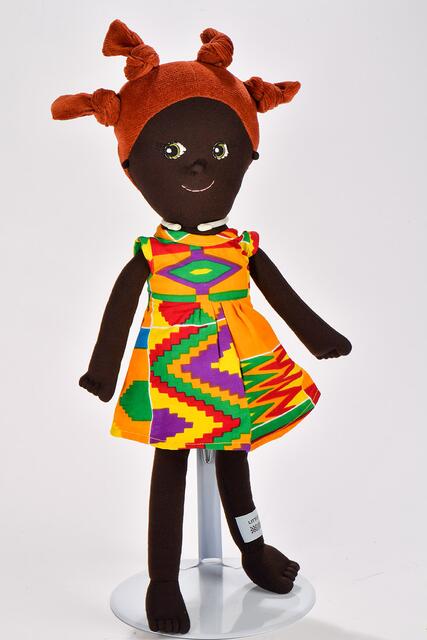 Antirassistische Puppe "Lilly", Firma Little Ashé, Hamburg.
Bildnachweis: Museen der Stadt Nürnberg, Spielzeugmuseum;  | Foto: Berny Meyer