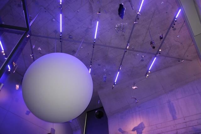 Auf diese Weltkugel können beispielsweise Wetterphänomene im Zeitablauf projeziert werden. | Foto: Victor Schlampp