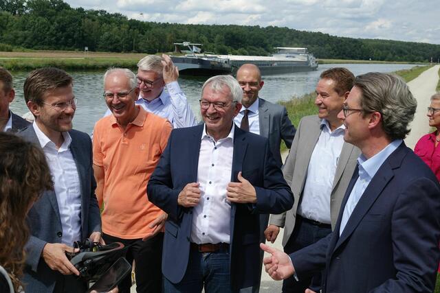  (v.l.n.r. vorne): Marcus König (Oberbürgermeister Stadt Nürnberg), Dr. Siegfried Balleis (Alt-Oberbürgermeister Stadt Erlangen), Johann Kalb (Ratsvorsitzender der Metropolregion Nürnberg und Landrat des Landkreises Bamberg), Andreas Scheuer (Bundesminister für Verkehr und digitale Infrastruktur). | Foto: Landratsamt Bamberg