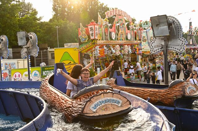 Eine Fahrt in der Wildwasserbahn ist immer eine aufregende und vor allem garantiert erfrischende Sache! | Foto: Berny Meyer/Süddt. Schaustellerverband