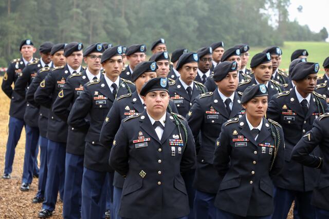Gedenkfeier zum Hubschrauberabsturz der US-Armee.
Innenminister Joachim Herrmann nimmt in Vertretung des bayerischen Ministerpräsidenten an der Gedenkfeier zum 50. Jahrestag des Hubschrauberabsturzes der US-Armee in Pegnitz teil. | Foto: Giulia Iannicelli/stmi.bayern.de