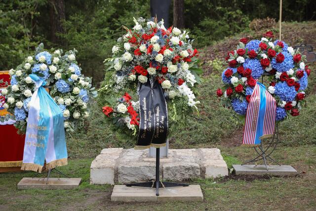 Gedenkfeier zum Hubschrauberabsturz der US-Armee.
Innenminister Joachim Herrmann nimmt in Vertretung des bayerischen Ministerpräsidenten an der Gedenkfeier zum 50. Jahrestag des Hubschrauberabsturzes der US-Armee in Pegnitz teil. | Foto: Giulia Iannicelli/stmi.bayern.de