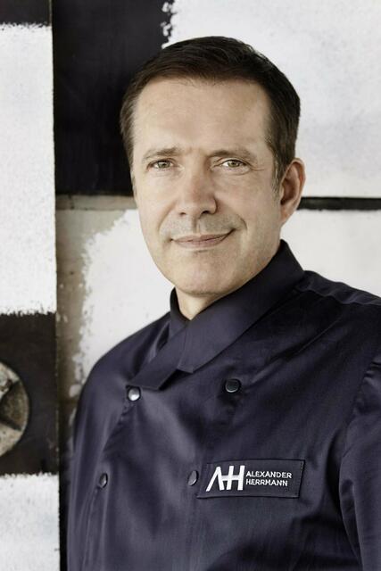 Sterne-Koch Alexander Herrmann ist Markenbotschafter von Lebkuchen-Schmidt.