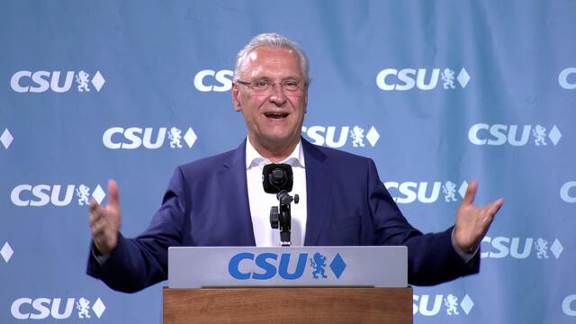 Bayern Innenminister Joachim Herrmann als erster Redner auf der Bühne im Max-Morlock-Stadion.  | Foto: CSUimStadion/Screenshots/nf