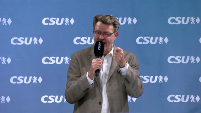 MdB Michael Frieser warnte vor Linksrutsch und Spaltung und betonte die Stärken Frankens: ,,Die CSU brennt für die Metropolregion Nürnberg - die 1,43 Milliarden Euro zum Bruttoinlandsprodukt beiträgt - mit 1,5 Millionen Erwerbstätigen." | Foto: CSUimStadion/Screenshots/nf