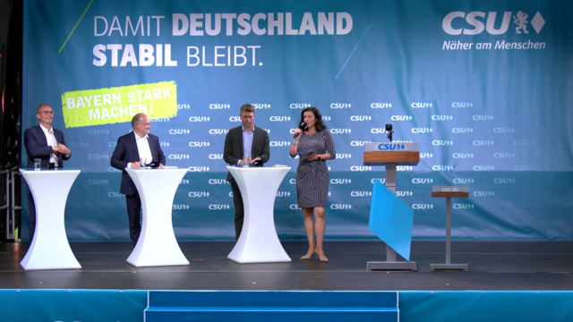 Dorothee Bär mit (v.r.) Stefan Müller Parlamentarischer Geschäftsführer der CSU-Landesgruppe (Erlangen/Erlangen Höchstatt), MdB Sebastian Brehm (Nürnberg Nord) und Tobias Winkler (Fürth). | Foto: CSUimStadion/Screenshots/nf