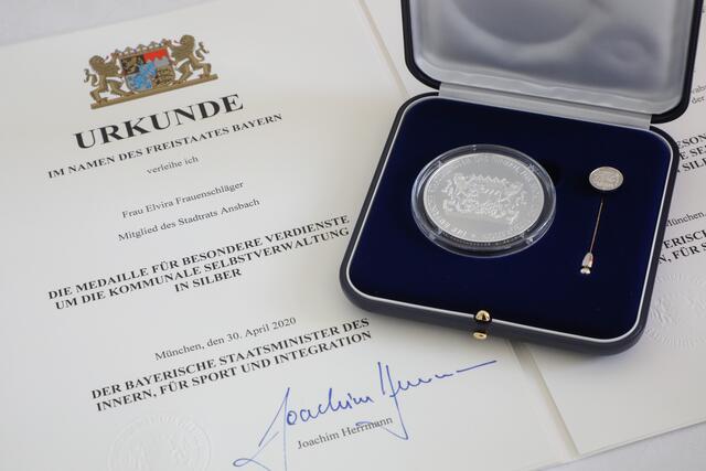 Medaille für besondere Verdienste in Silber.
