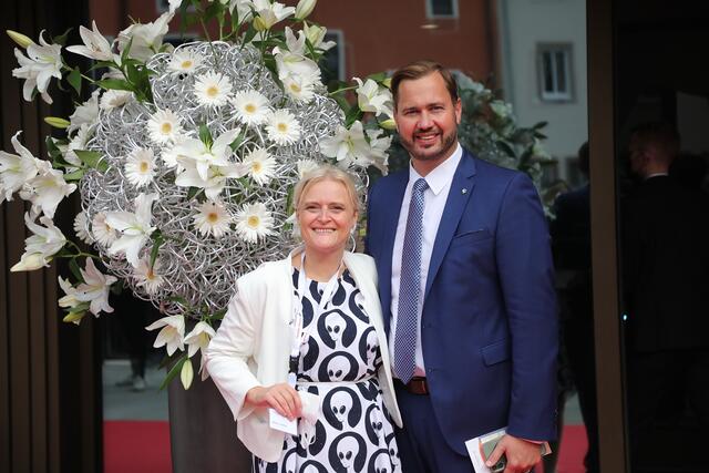 Museumsleiterin Marion Grether mit CSU-Landtagsabgeordnetem Jochen Kohler. | Foto: Jürgen Friedrich