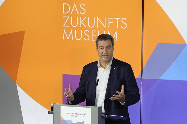 Ministerpräsident Dr. Markus Söder bei seiner Ansprache: "Als Ministerpräsident freue ich mich, als Nürnberger bin ich stolz! Das ist für Nürnberg ein Riesenschritt nach vorne." | Foto: Jürgen Friedrich