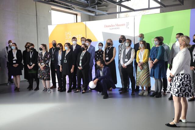 Harte Wochen und Monate bis zur Premiere gemeistert: Das gesamte Team des Deutschen Museums Nürnberg bei der Eröffnung! | Foto: Jürgen Friedrich