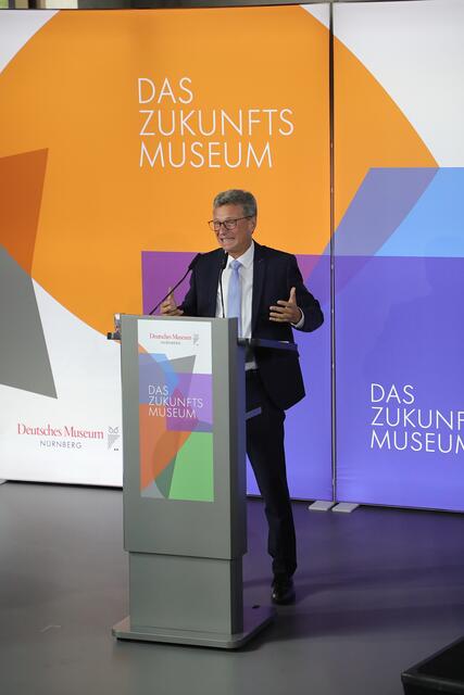 Wissenschaftsminister Bernd Sibler: "Ein glänzendes Beispiel für Wissensvermittlung. Ich wünsche diesem Museum ENERGIE!" | Foto: Jürgen Friedrich