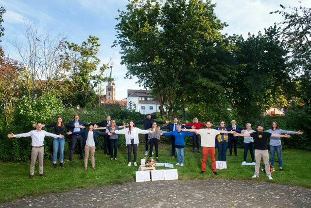 Stimmen für den Fairen Handel: Fünf Preisträgerinnen und Preisträger des Videowettbewerbs „So fair ist die Metropolregion“.  | Foto: Jürgen Schabel