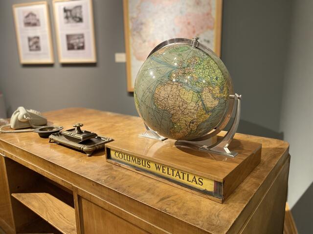 Der Original-Schreibtisch von Georg und später von Manfred Roth.