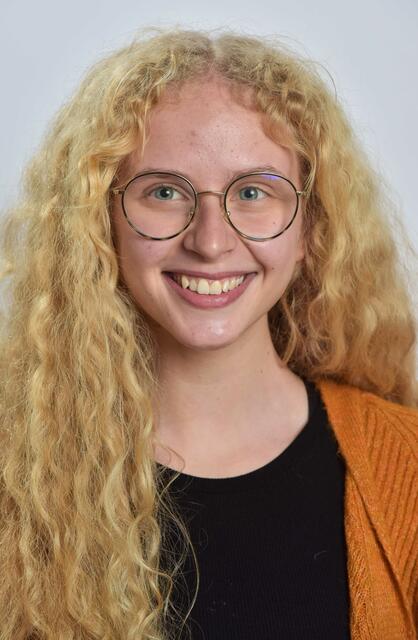 Dünya Zander 1,67 Meter, 17 Jahre.  Schülerin der Berufsschule für Kinderpflege Nürnberg. Hobbys: Eiskunstlauf, Ballett, Jazz.  | Foto: Stadt Nürnberg / Christine Dierenbach