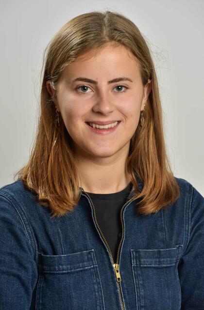 Wilemine Wendrich 1,72 Meter. 17 Jahre. Schülerin der Montessori Oberschule. Hobbys: Flamenco tanzen, Theater spielen, Skifahren.  | Foto: Stadt Nürnberg / Christine Dierenbach