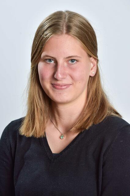Nele Fehling 1,66 Meter, 16 Jahre. Schülerin des Johannes-Scharrer-Gymnasiums Nürnberg. Hobbys: Fußball spielen, Theater spielen.  | Foto: Stadt Nürnberg / Christine Dierenbach
