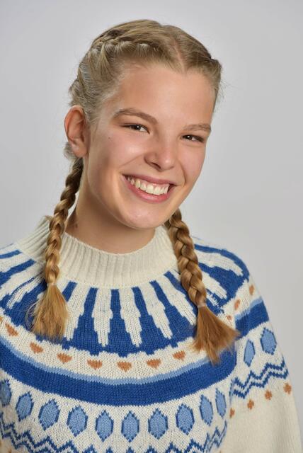 Sarah Bolsinger 1,69 Meter, 17 Jahre. Freiwilliges Ökologisches Jahr. Hobbys: Klavier und Klarinette spielen, Pfadfinderin, Standardtanz.  | Foto: Stadt Nürnberg / Christine Dierenbach