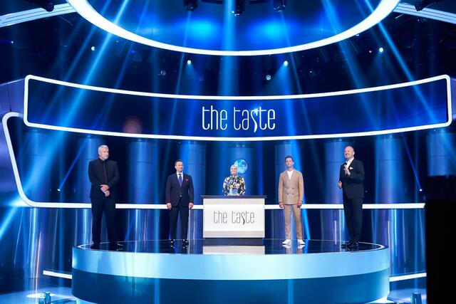 Die Profiköche und ihre Teams kämpfen im Finale um den Sieg.