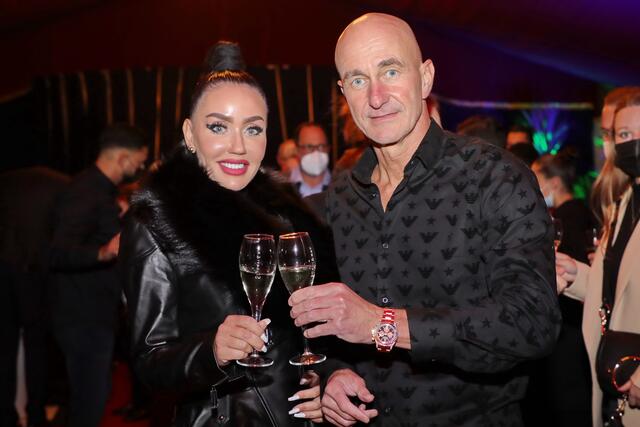 Premierengäste: Autohändler Christoph Zitzmann mit Freundin Vita Rey. | Foto: Jürgen Friedrich