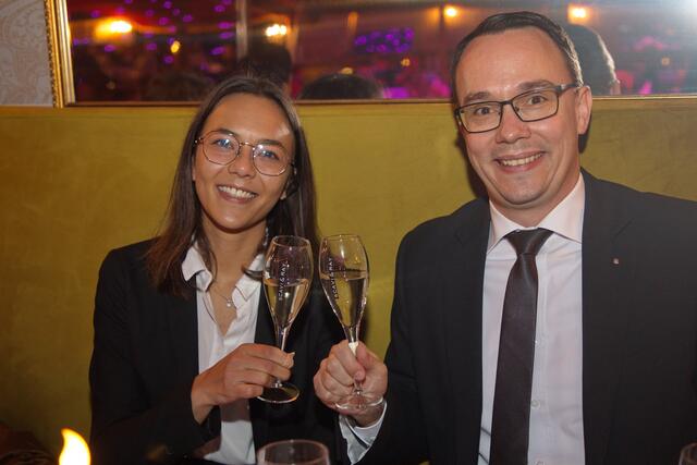 Premierengäste: Hotelier Jörg Schlag mit Michaela Kalbskopf
Leitung Verkauf Marketing Arvena Hotels. | Foto: Jürgen Friedrich