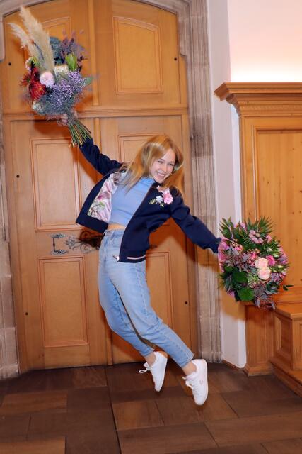 Die 17-jährige Teresa Windschall ist das neue Nürnberger Christkind für die Jahre 2021/2022.  | Foto: Jürgen Friedrich