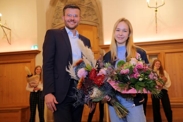 Nürnbergs Oberbürgermeister Marcus König gratulierte Teresa Windschall zum ,,höchsten Amt der Stadt Nürnberg".  | Foto: Jürgen Friedrich
