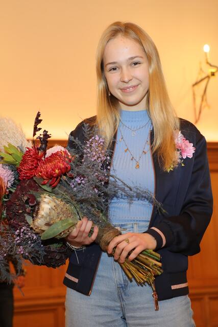 Die 17-jährige Teresa Windschall ist das neue Nürnberger Christkind für die Jahre 2021/2022.  | Foto: Jürgen Friedrich