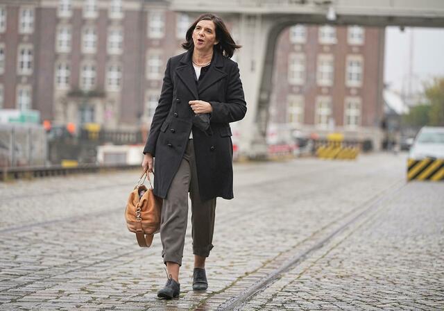 Katrin Göring-Eckardt, Fraktionsvorsitzende von Bündnis 90/Die Grünen, kommt am Westhafen an.  | Foto: Michael Kappeler/dpa